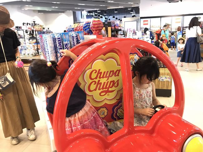 そしてすぐ近くのグアムプラザホテルに行き、荷物を預けて、JPストアで子どもを少しだけ遊ばせてアウトリガーの駐車場からレンタカーに乗りまたお出掛け!