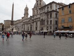 本当に大きな広場で、
「中世ローマ人はここに集まって集会とかしてたんだろうなぁ」
と想像しただけで浪漫が溢れてきます。