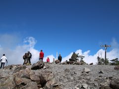 山頂の北峰に登頂で～す♪