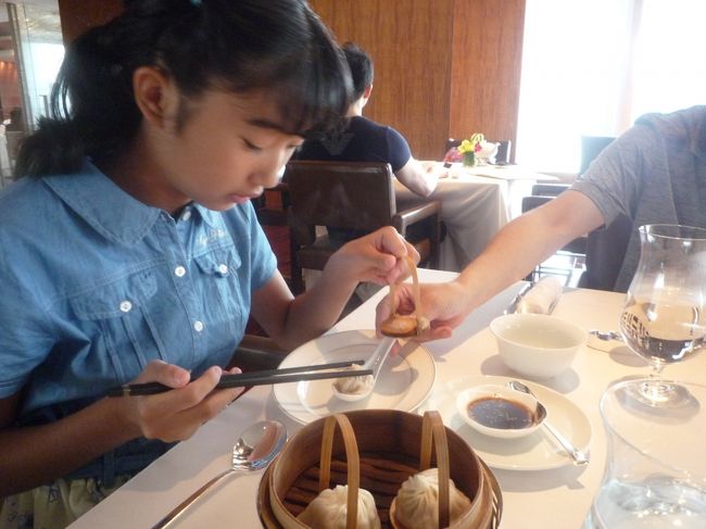 小龍包マニアの娘。もちろん迷わず注文します。