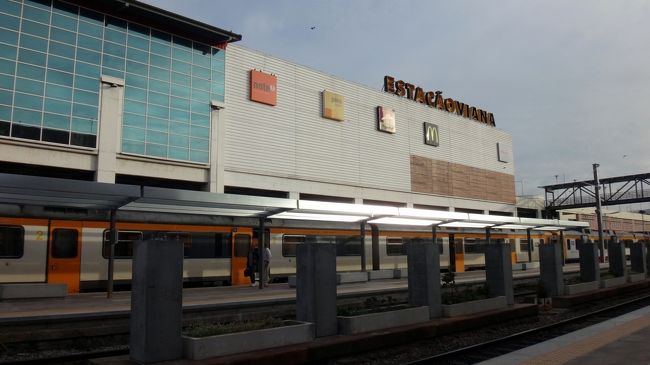 隣接して、モールのでっかい建物