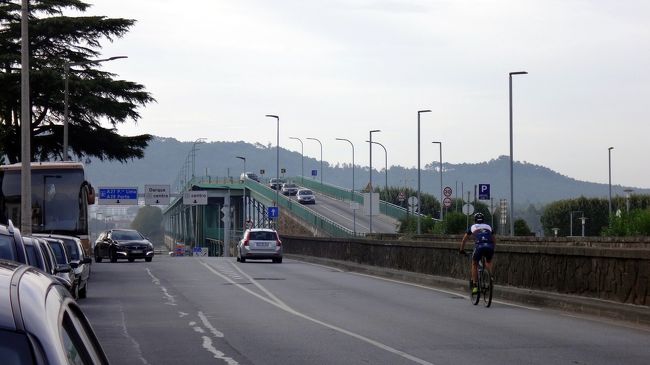 町のすぐ外はもう、高速道路のようになっているので、スピード出した車が多くて、ちょっとこわかったです。