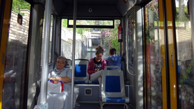 さて、サンタルシアの山へ、ケーブルで登ります。