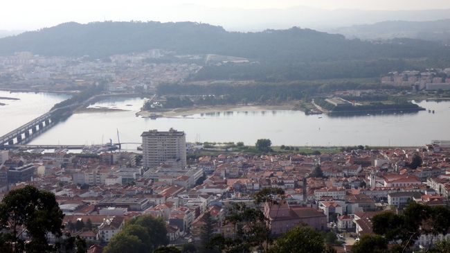 山の上から、町を見下ろしたところ