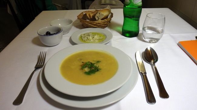 地球の歩き方でおすすめされて、トリップアドバイザーでも、人気の店で、ランチしてみました。<br />店主の老夫婦は、ほんとに優しげに、ありとあらゆるお客に接していて、たしかに雰囲気のいい店でした。<br />けど、味は、やっぱり相性が悪い。<br />これ、魚スープです。小さな貝が入っていて、魚の身も入ってますが、骨も5本ぐらい入っていて、ちょっと食べにくかったです。