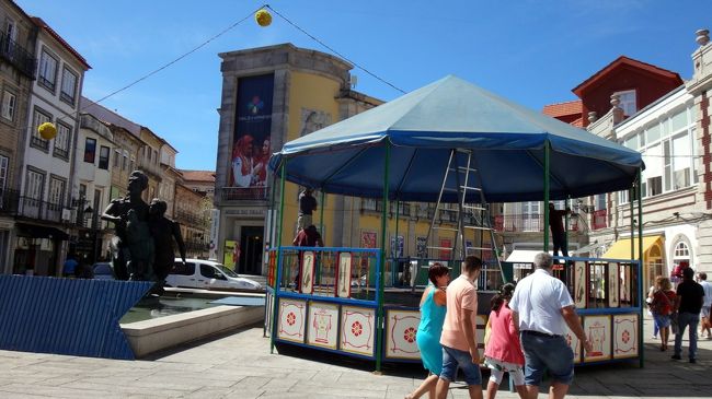 広場に移動遊園地が設営されてました。<br />町から少し離れた、大きな広場は、ところせましと遊具が並んでいて、かなり派手な遊園地ができてました。<br />100万人ぐらい来るという、ものすごい祭りです。<br />ニアミスで、遭遇しなくてよかった、と混雑嫌いの私は、ホッとしてました