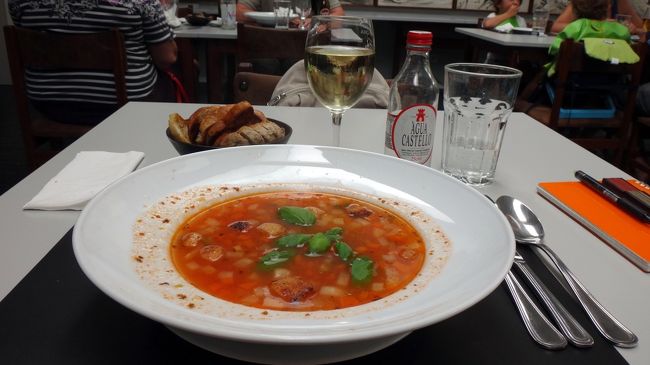 ミネストローネと、Vinho verdeの白