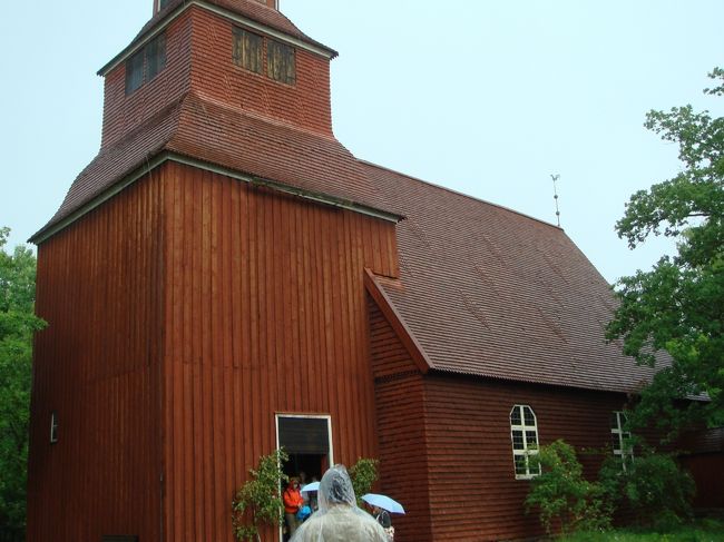 古そうな形の教会。