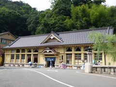 外湯は７ヶ所。
これは名実ともに城崎温泉の象徴「一の湯」

朝７時から夜１１時っていう営業時間もビックリ。