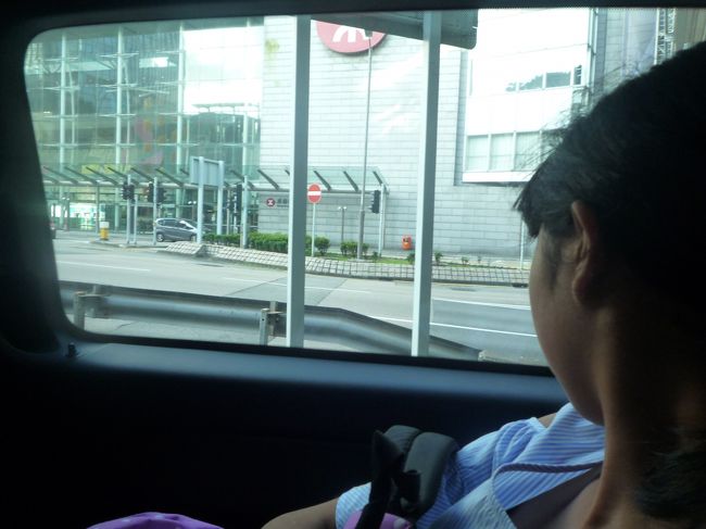 ホテルから香港駅まで無料の送迎をお願いしました。