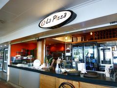 アプリン通りとの丁字路手前にある「La Pizza Trattoria」は文字通りピザ専門店。ピザ好きの息子がいち早く察知し、ピザが食べたいとの事で、夕食はこちらに即決。