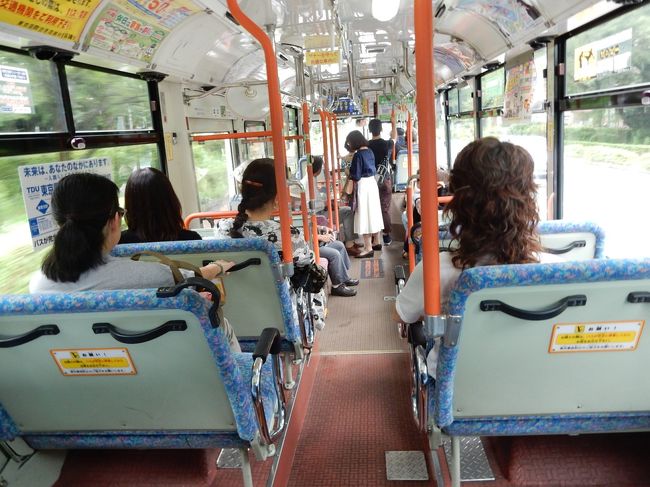 今度は駅までバスに乗っていきました。