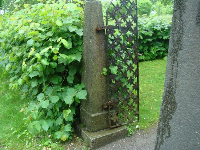 扉の細工が凝ってます。