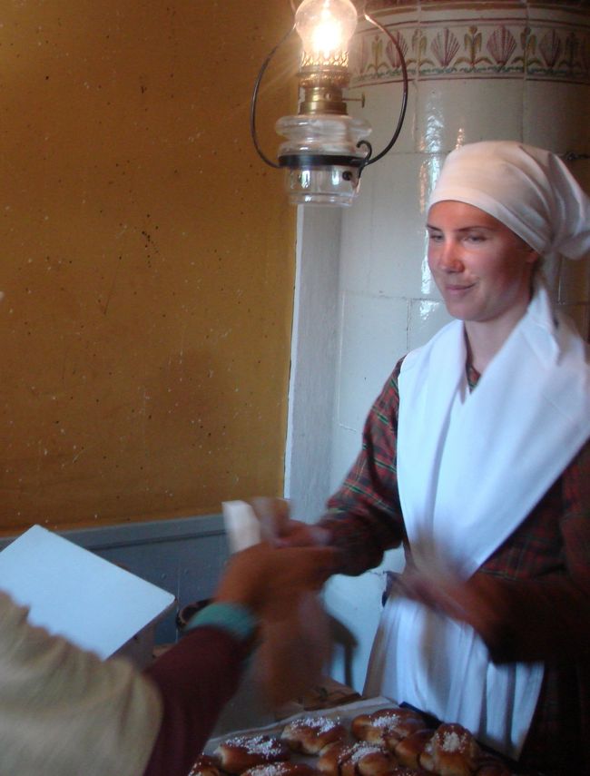 ここでパンを一個お買い上げ。