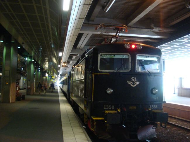 ストックホルム中央駅　<br />行き先はMarsta 駅。ここでバスに乗り換えSigtunsa シグチューナに向かった。