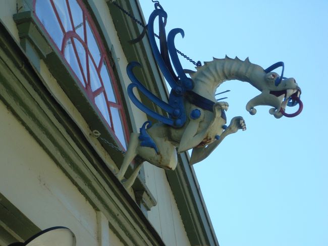 ここのDrakegarden（ドラーケゴーデン、観光案内所）の屋根部分はドラゴン。<br />1700年代のこの邸宅は以前は宿屋，私邸として使われていたそうです。<br />全面写真が撮ってなかったのが残念。