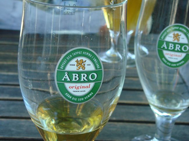 木陰の方が気持ち良さそうなので、私達も空いていたテーブル席へ。