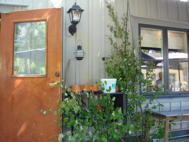 中にもテーブル席あり。