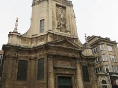 まだ19時前なのでヌーヴ通りを散歩
City２というショッピングモールまで行ってみます。
その途中にあった教会