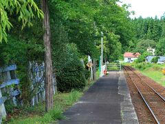 13：40　秋田内陸線/桂瀬駅

枝垂れ桜の駅。
次は春に来てみたい。


駐車スペース有り