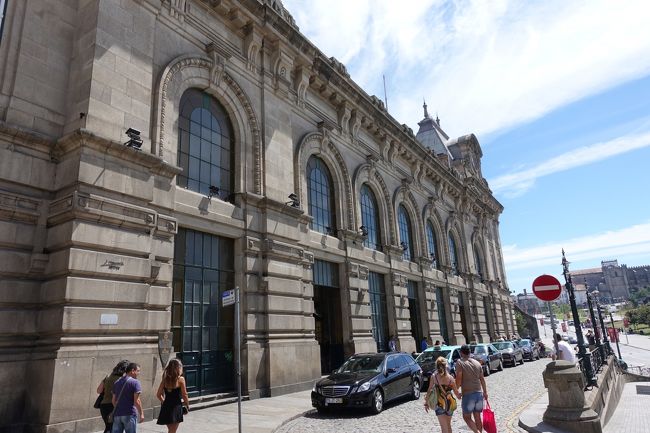 アズレージョが美しいと評判のサンベント駅へ行ってみることに。