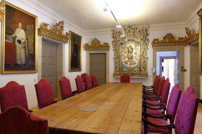 塔へ行く前に建物の中を少し見学。<br /><br />こちらは執務室？