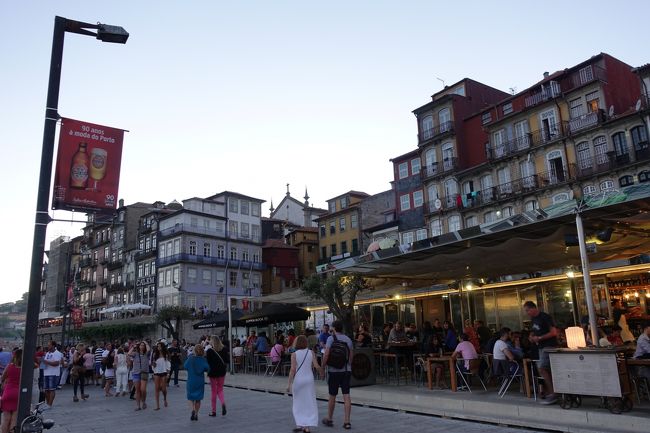 カイス・ダ・リベイラも賑わってます。<br /><br />テラスで夜風に当たって日が沈むのを見ながらのお食事も最高ですね＾＾