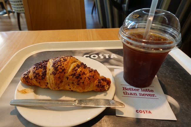 ホテルの近くにあったCOSTA COFFEEへ。<br /><br />確かチェーン系ですが、COLD BREWが飲みたくて。<br /><br />あとはチョコクロ。<br /><br />コーヒーと糖分を補給して街歩きへ。
