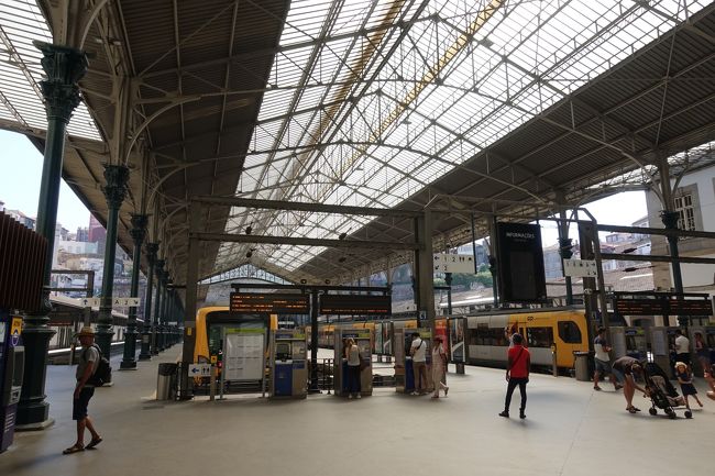 さて、次の街アヴェイロへ向かいます。<br /><br />ポルト滞在は24時間で駆け足したが、私なりに満喫できました！<br /><br />またいつか来た時はワイナリーに行ってみたいな。