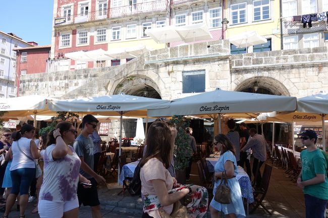 ポルト最後のお食事はドウロ川沿いのChez Lapinへ。<br /><br />テラスランチがしたかったので＾＾