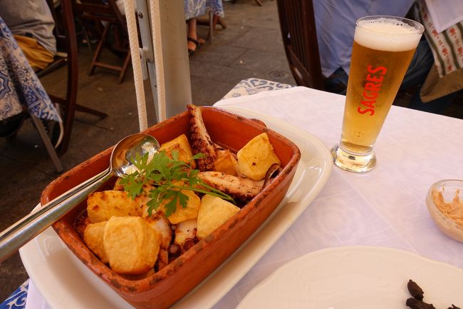 もちろんビール追加で＾＾<br /><br />1皿の量が多いので1品しか食べれなかったのが残念。<br /><br />立地的に観光客メインですが、ドウロ川沿いのテラスでポルトらしい雰囲気を味わえるレストランだと思います。