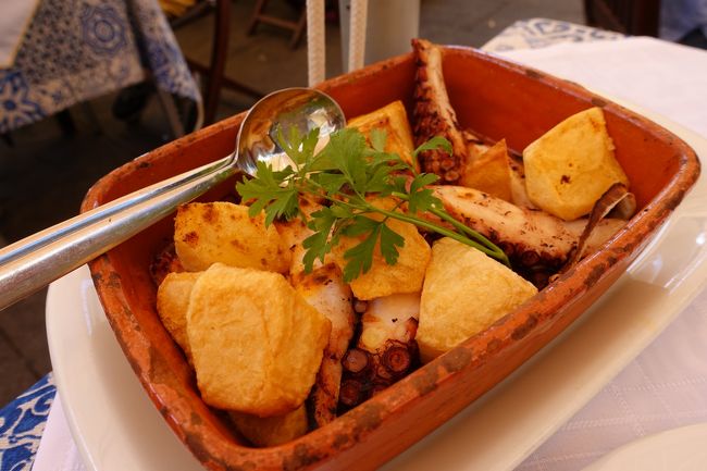 メインはタコのオーブン焼き！<br /><br />オーダーしてから20分ほどかかりますが、これがとってもおいしい！<br /><br />タコがものすごく柔らかくてジューシー。