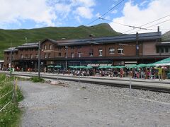 クライネシャイデック駅

昼食後はユングフラウ登山鉄道で１つ目の駅、
アイガーグレッチャー駅に行きます。
この駅まではユングフラウトラベルパスが使えます。

この区間は予約の必要はないので、アイガーグレッチャー駅
行きの列に並びます。
