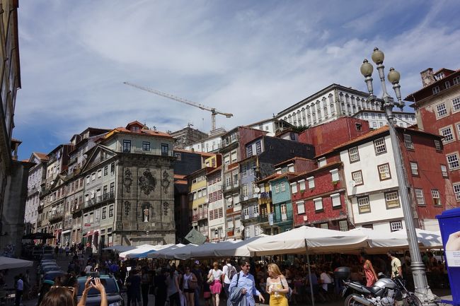 ドウロ川沿いのレストランが並ぶカイス・ダ・リベイラという地区へ。<br /><br />明日はここでランチにしよう☆