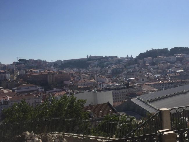 到着！<br /><br />消臭力のＣＭで話題になったリスボン。<br />柵がちょうど良く設置されていて、撮影しにくいw<br /><br />雲一つない晴天に恵まれて、盛大に撮影大会。