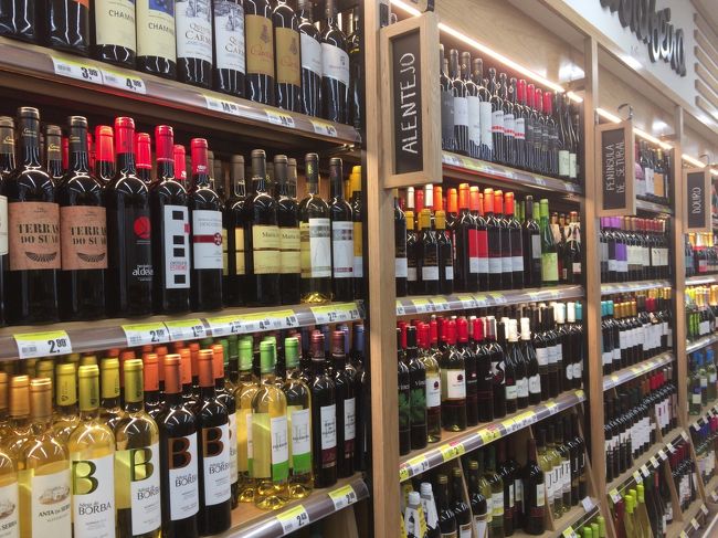 スーパーへ。<br />ポルトガルワインを１本購入。とにかく安い！
