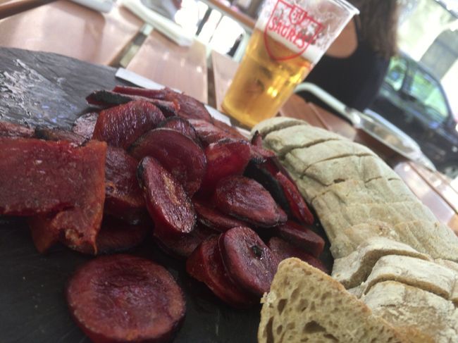 このチョリソー、最高においしかった。<br />忘れられない美味しさだった。<br />バケットも、シンプルで弾力ある食感にノックアウト。<br /><br />ビール、おかわりください^^