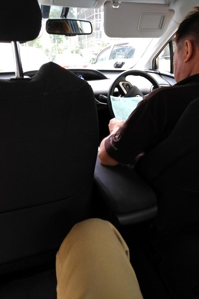 ブンガワンソロで適当にお土産を買ってUBERで空港へ。<br />今回シンガポールではそれ以外何も買って無いかも。