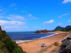 お昼過ぎには丹後半島について、お天気も抜群にいいね。
台風の影響かちょっと水は汚れていて波も高くて危なそうだったけど海で遊んでいる人結構いたな。