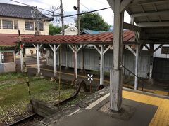 岩峅寺駅へ
富山地鉄の駅舎は歴史的なものが多いらしく、この岩峅寺駅も非常に趣があった
JR北海道の駅らしくない駅舎が好きだったが、富山地鉄のような純歴史的な駅舎にもいいものだとおもった
いつか富山地鉄の駅々も巡ってみたい