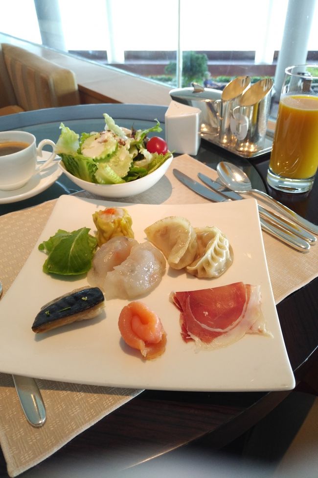 まずはビュッフェで。飲茶系はやっぱりレベル高いっす