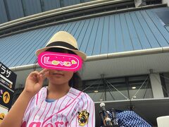 大阪ドームへ。これまた恒例の阪神タイガース！首位広島との一戦。開場1時間前に並びます。

いつもならこんなに早く並ぶことはありませんが、今日は特別。なぜなら・・・