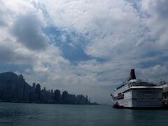 スターフェリーに乗ってみました。
九龍から香港島まですぐ着きますが船は楽しい。