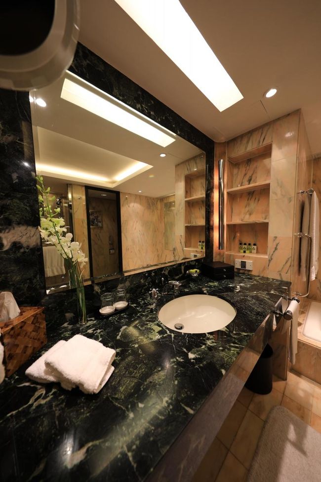 ツインの割には洗面所は一つですね