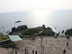 宿へ向かう途中、東尋坊へ。

絶景です！

天気も良くキラキラ光る海がきれいでした。