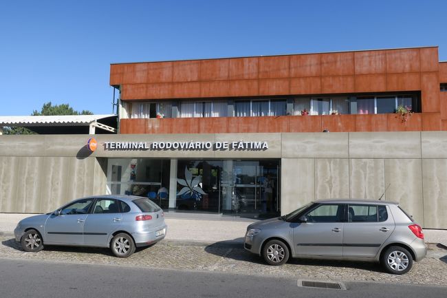 ファティマに着きました。時間通りに到着です。<br />ただのバス停かと思ってんですが、小さ目だけどちゃんとしたバスターミナルです。<br /><br />トマールまでのチケットを買って<br />少しファティマの街を歩こうかなと思いましたが<br />微妙な時間だったので、大人しくバスを待つ事にしました。