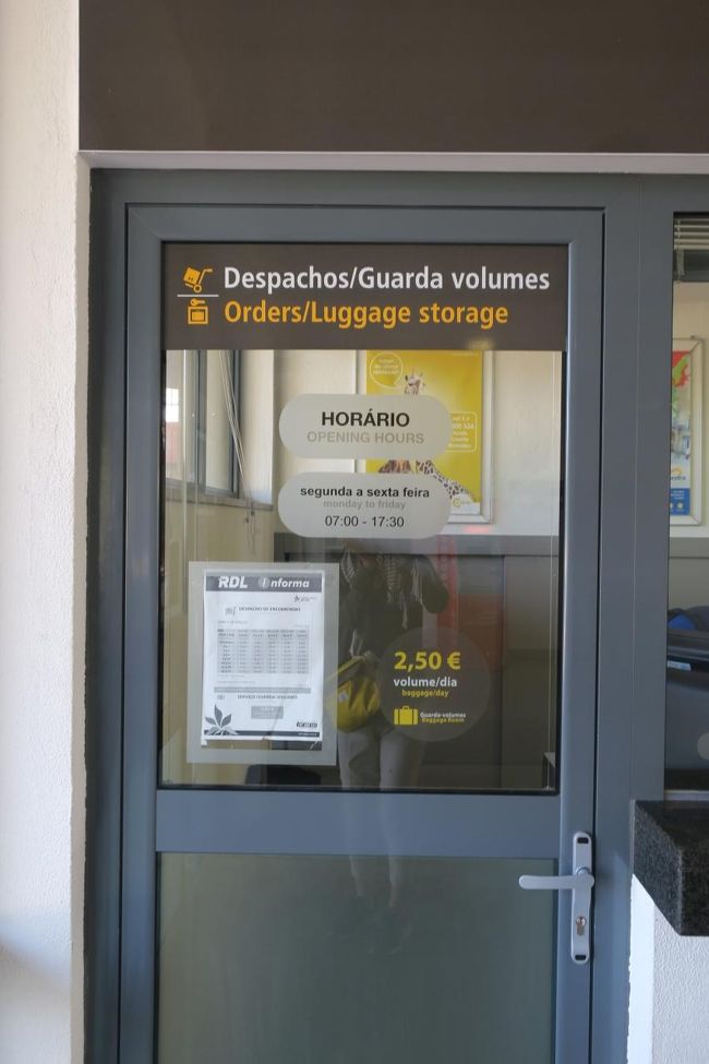 ファティマのバスターミナルでは<br />どうやら荷物を預かってもらえるようです！<br /><br />ドアにの右下に「baggage/day 2.5ユーロ」と書いてありました。<br /><br />無料のトイレもありましたが、トイレットペーパーが無かったようです。