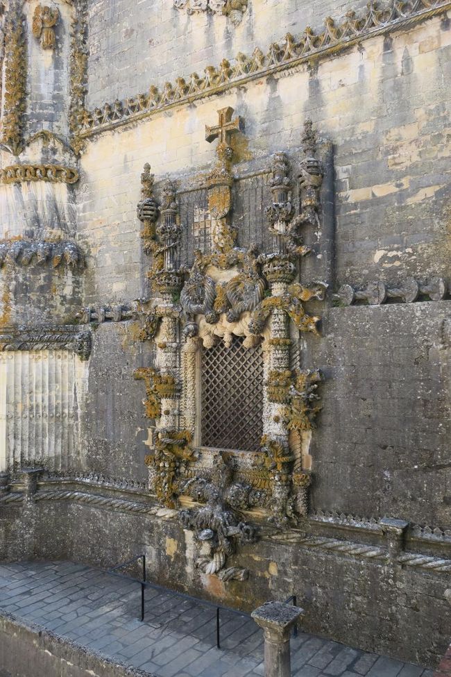 マヌエル様式の窓です。<br /><br />ここの装飾もとても細かくて、<br />誰がどのくらいの時間をかけて造ったんだろう～と<br />ほんとに感心しきってしまいました。