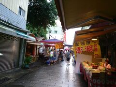 牛肉湯を食べ終わって、安平老街へ。ここでまた、雨が降ってきました。
カメラ：α５１００（ＳＯＮＹ）