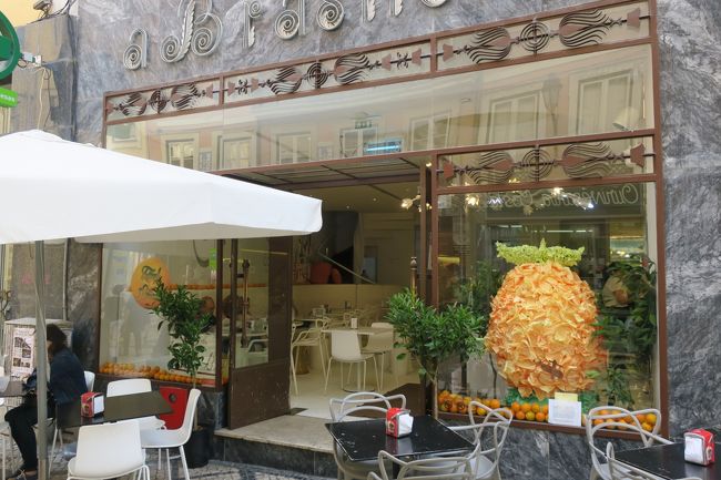 パイナップル！<br />可愛らしいカフェです。